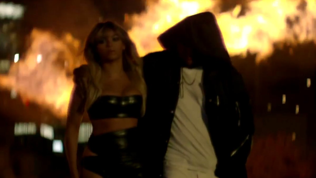 Videon har kallats mer explosiv än den videon där vi såg Solange slå Jay-Z. 